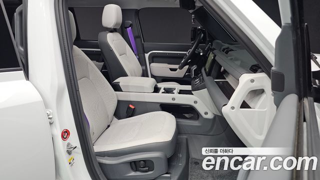 Land Rover Defender 2025 — photo 16