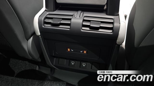 Land Rover Defender 2025 — photo 30
