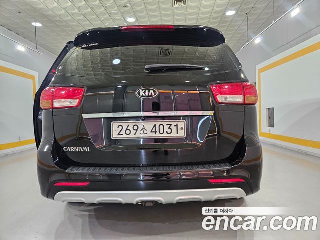 Kia Canival 2018 — photo 4