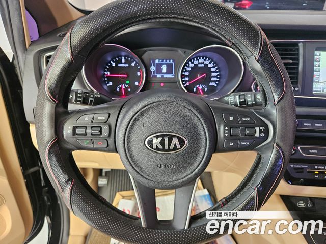 Kia Canival 2018 — photo 10
