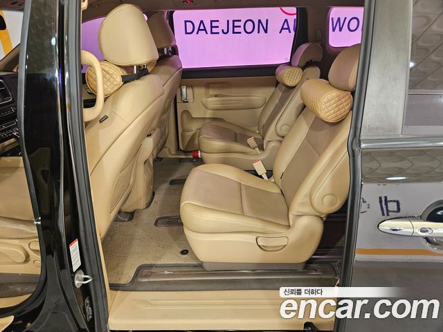 Kia Canival 2018 — photo 12