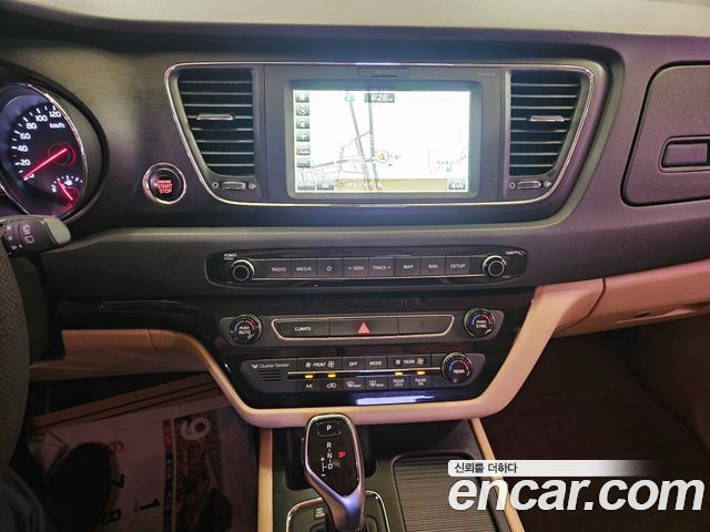 Kia Canival 2018 — photo 15