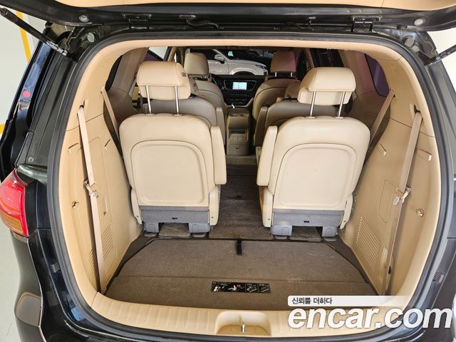Kia Canival 2018 — photo 17