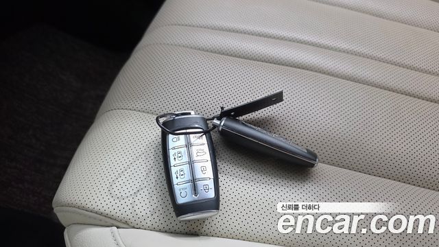 Genesis GV80 2022 — photo 32