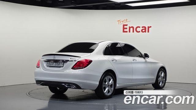 Mercedes-Benz C-Class 2018 — photo 2