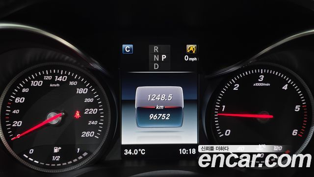 Mercedes-Benz C-Class 2018 — photo 11
