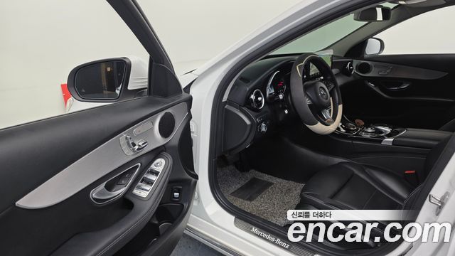 Mercedes-Benz C-Class 2018 — photo 13