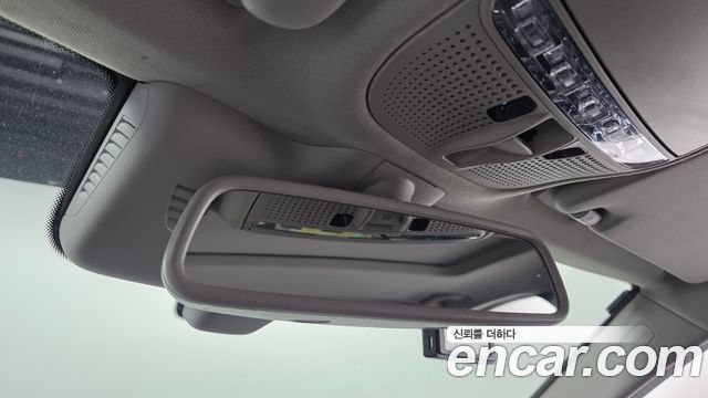 Mercedes-Benz C-Class 2018 — photo 23