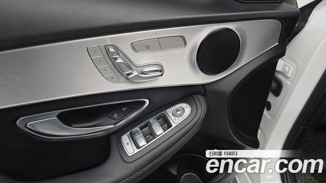 Mercedes-Benz C-Class 2018 — photo 25