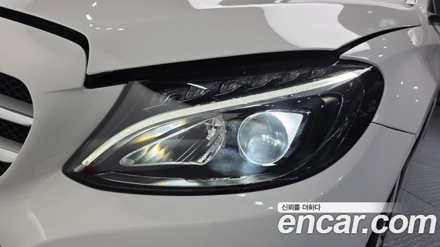 Mercedes-Benz C-Class 2018 — photo 8