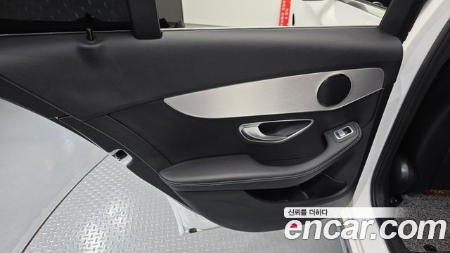 Mercedes-Benz C-Class 2018 — photo 15
