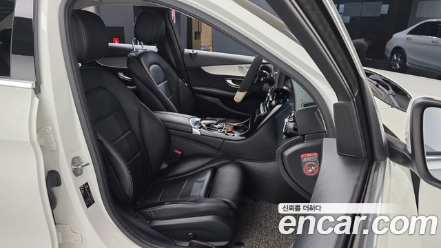 Mercedes-Benz C-Class 2018 — photo 16