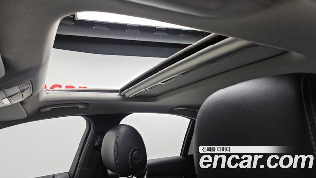 Mercedes-Benz C-Class 2018 — photo 30
