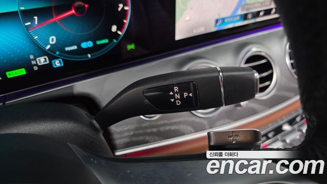 Mercedes-Benz E-Class 2021 — photo 9