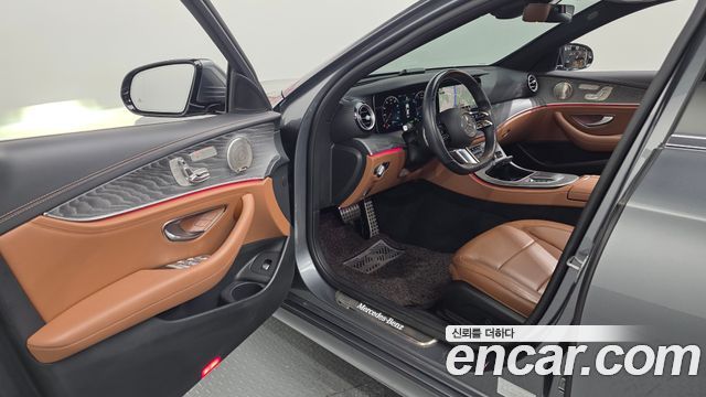 Mercedes-Benz E-Class 2021 — photo 10