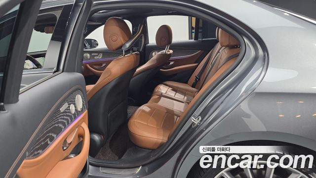Mercedes-Benz E-Class 2021 — photo 11