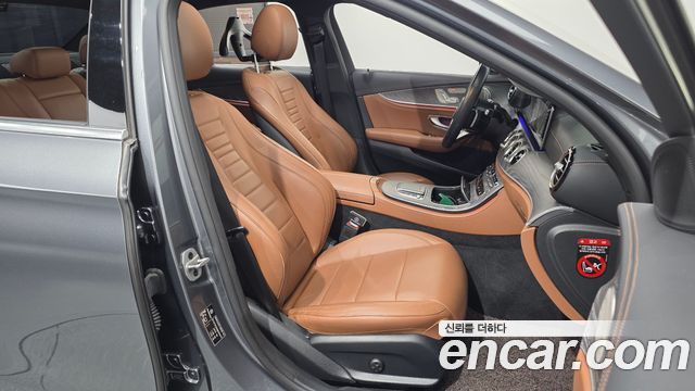 Mercedes-Benz E-Class 2021 — photo 12