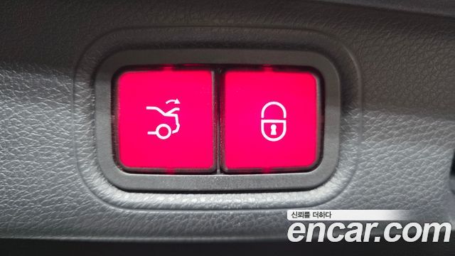 Mercedes-Benz E-Class 2021 — photo 18