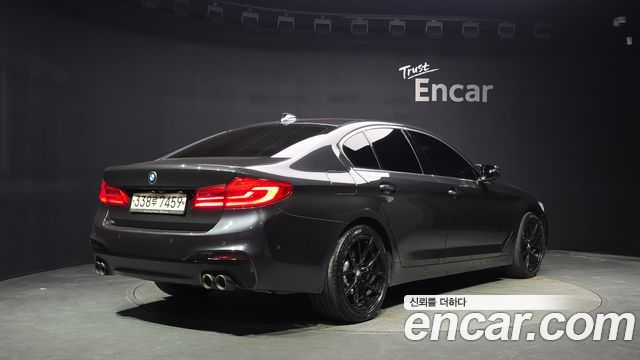 BMW 5-Series 2018 — photo 2