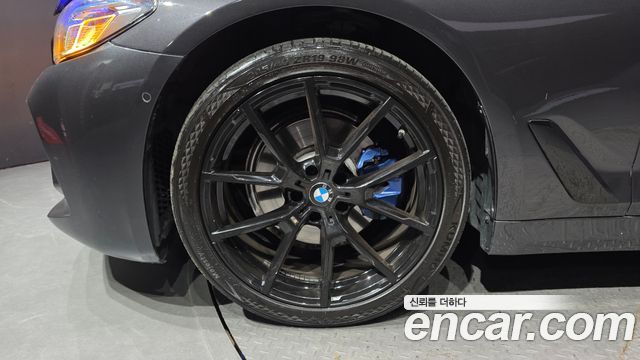 BMW 5-Series 2018 — photo 5