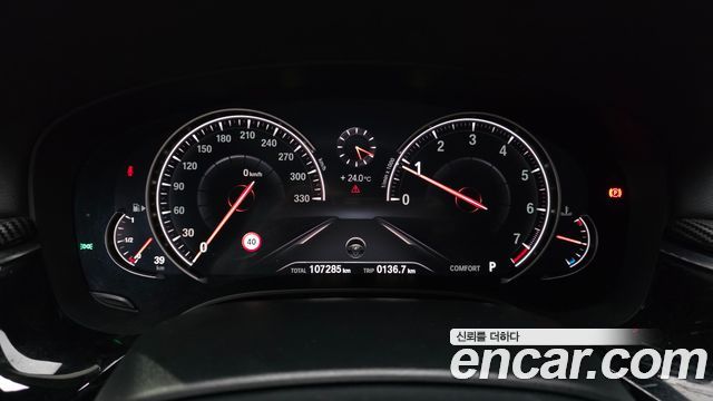 BMW 5-Series 2018 — photo 11
