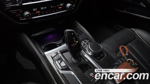 BMW 5-Series 2018 — photo 12