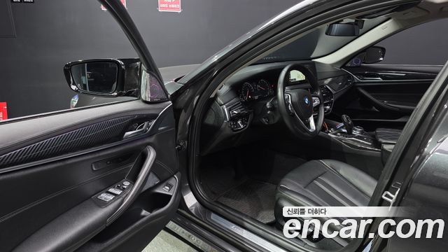 BMW 5-Series 2018 — photo 13