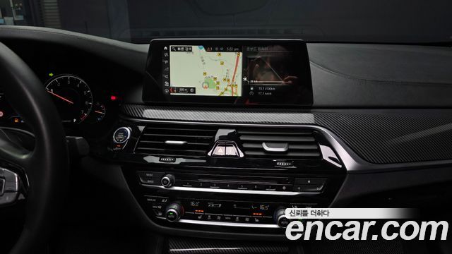 BMW 5-Series 2018 — photo 20