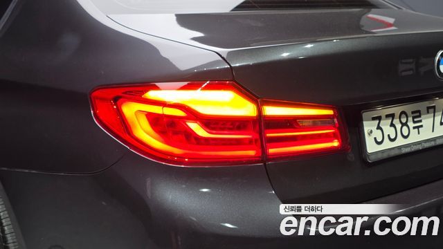 BMW 5-Series 2018 — photo 9
