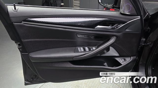 BMW 5-Series 2018 — photo 14