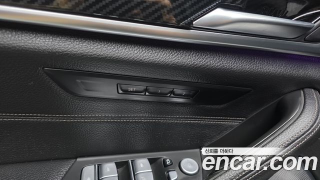 BMW 5-Series 2018 — photo 29