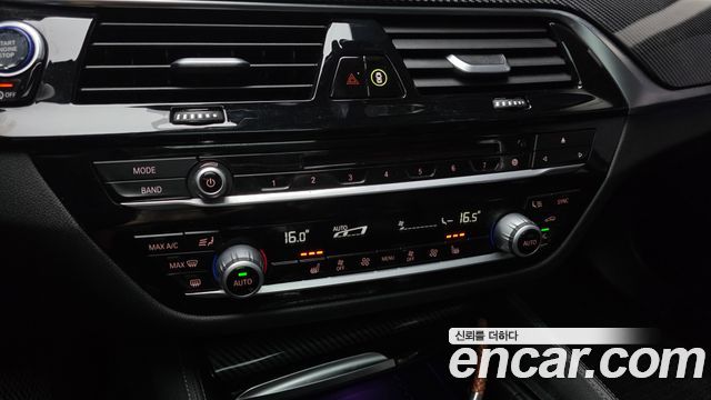 BMW 5-Series 2018 — photo 33