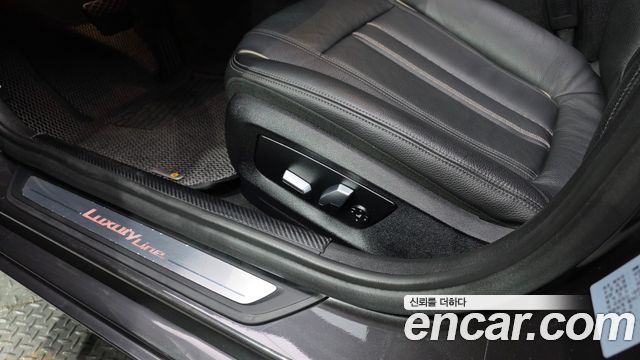 BMW 5-Series 2018 — photo 34