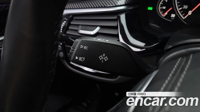 BMW 5-Series 2018 — photo 36