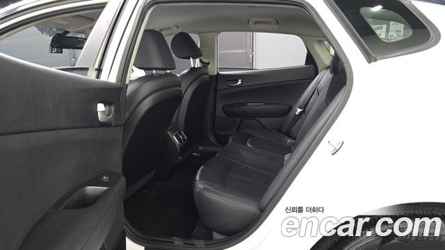 Kia K5 2017 — photo 11