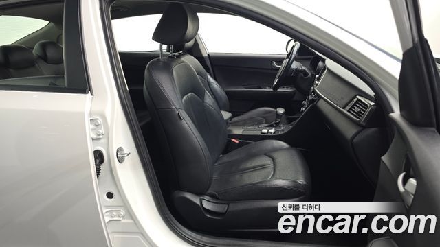 Kia K5 2017 — photo 12