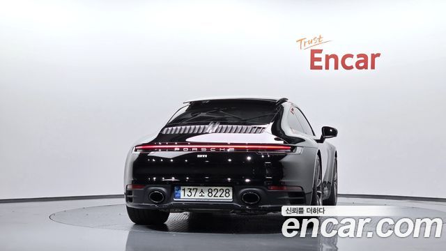 Porsche 911 2021 — photo 4