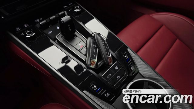 Porsche 911 2021 — photo 12
