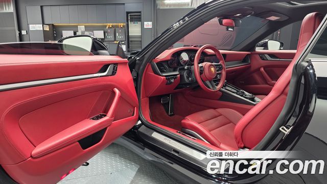 Porsche 911 2021 — photo 13