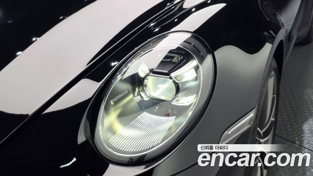Porsche 911 2021 — photo 8