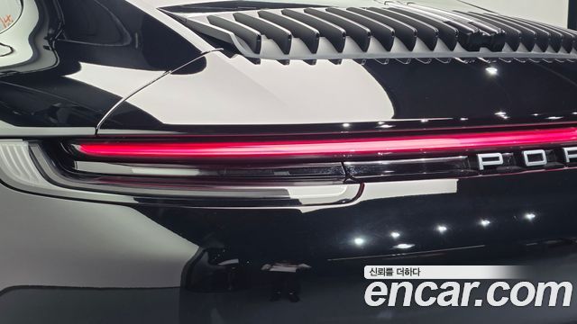 Porsche 911 2021 — photo 9