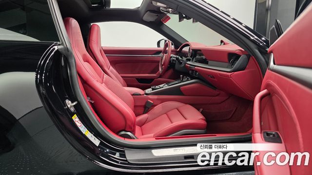 Porsche 911 2021 — photo 16