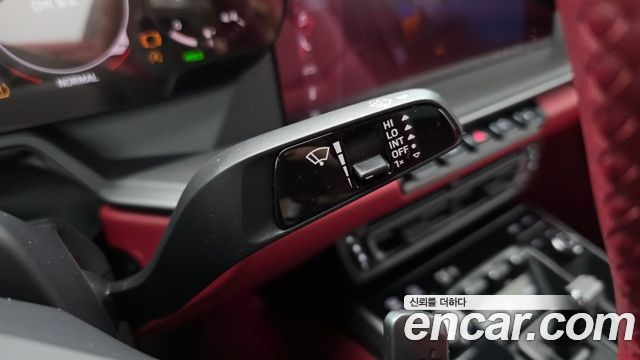 Porsche 911 2021 — photo 28