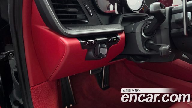 Porsche 911 2021 — photo 29