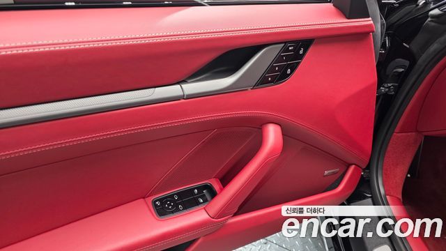 Porsche 911 2021 — photo 31