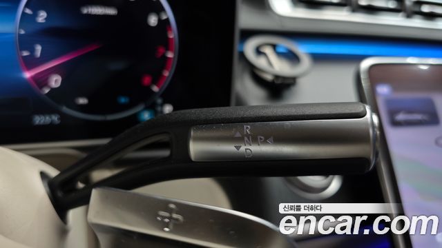 Mercedes-Benz S-Class 2023 — photo 12