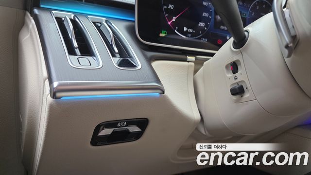 Mercedes-Benz S-Class 2023 — photo 23