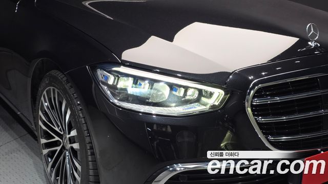 Mercedes-Benz S-Class 2023 — photo 8