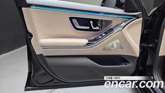 Mercedes-Benz S-Class 2023 — photo 14