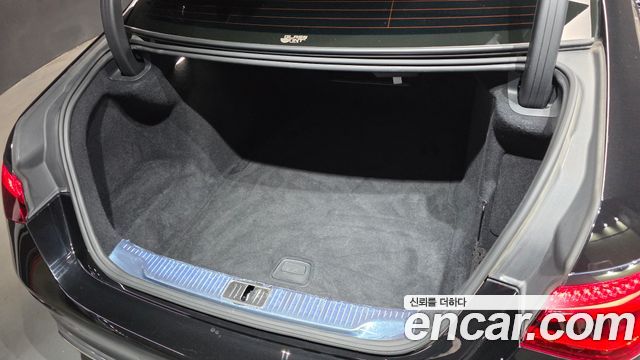 Mercedes-Benz S-Class 2023 — photo 32